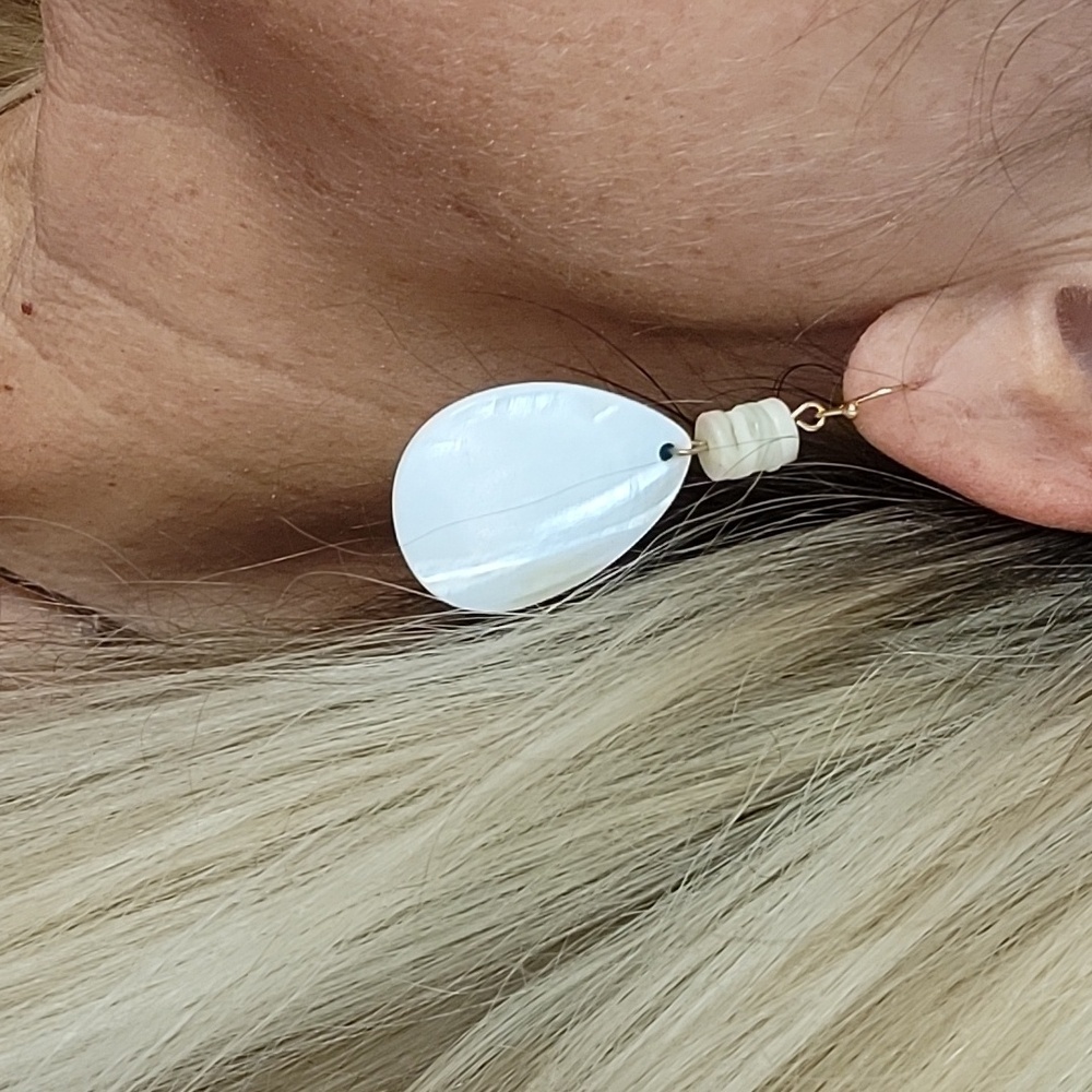 TROPICAL SHELL DROP EARRINGS - Picture 2 of 6